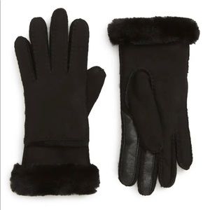 UGG Women’s Black Seamed Tech Glove- Size Small